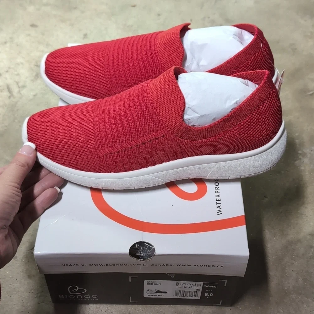 Blondo Women's Waterproof Karen Red Knit - Picture 3 of 8